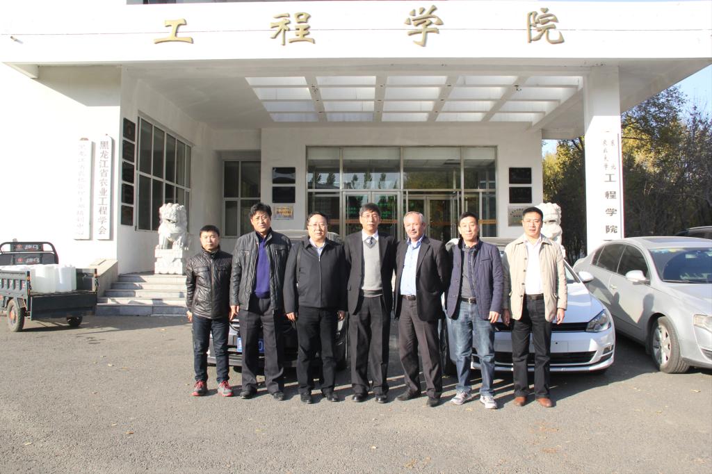 会后嘉宾合影留念