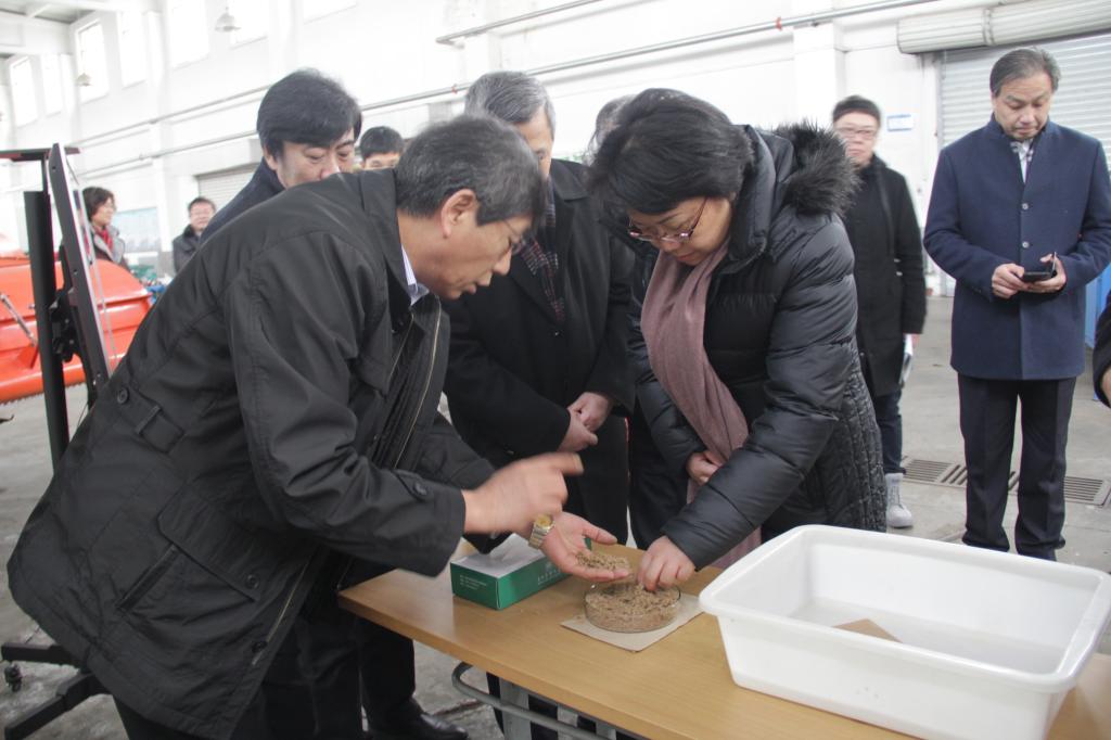 经理陈海涛汇报工作