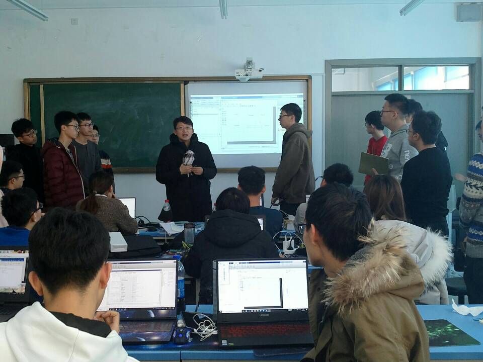 创新创业协会指导老师权龙哲指导老师